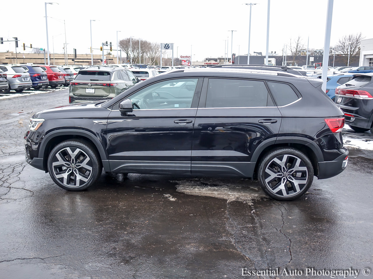 2023 VOLKSWAGEN TAOS - Image 3