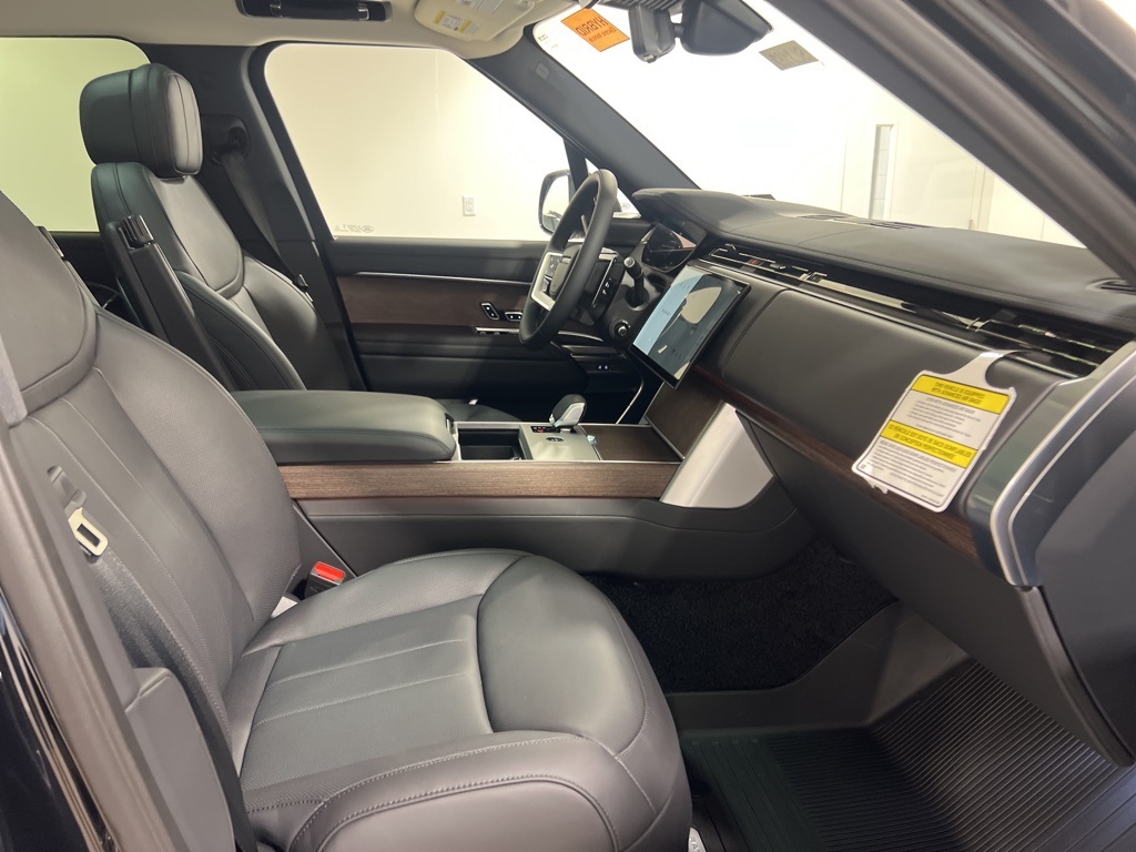 2025 Land Rover Range Rover SE photo 25