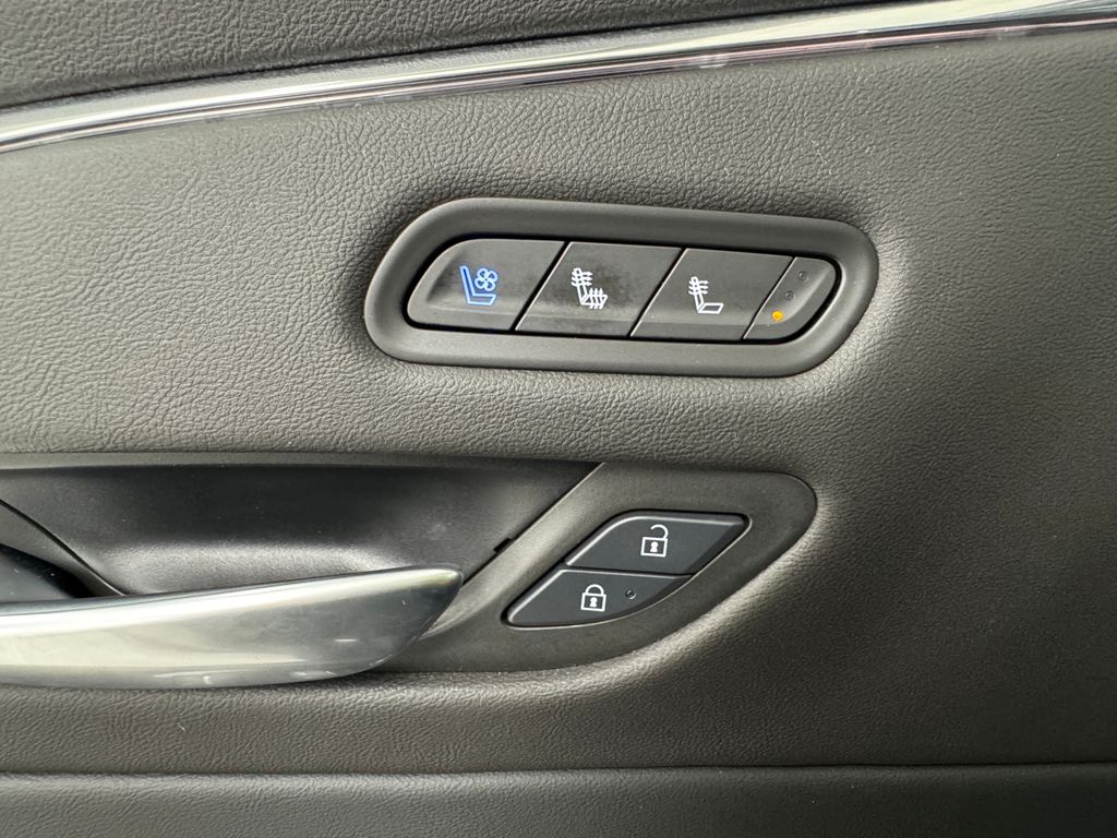2024 Cadillac Escalade Premium Luxury photo 17