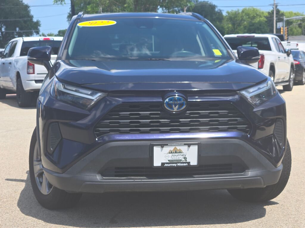 2022 Toyota RAV4 Hybrid XLE photo 2