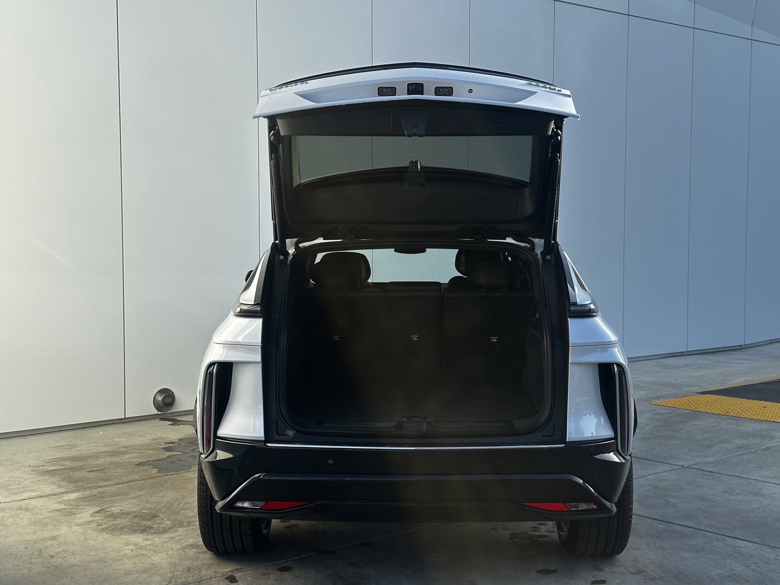 2025 Cadillac Lyriq Luxury photo 9