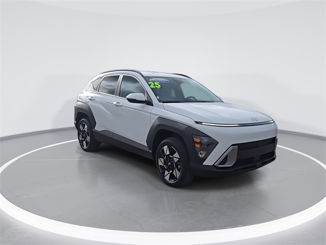 2025 Hyundai Kona SEL photo 2