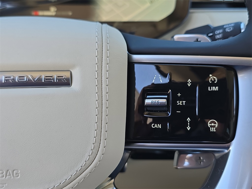2025 Land Rover Range Rover SE photo 17