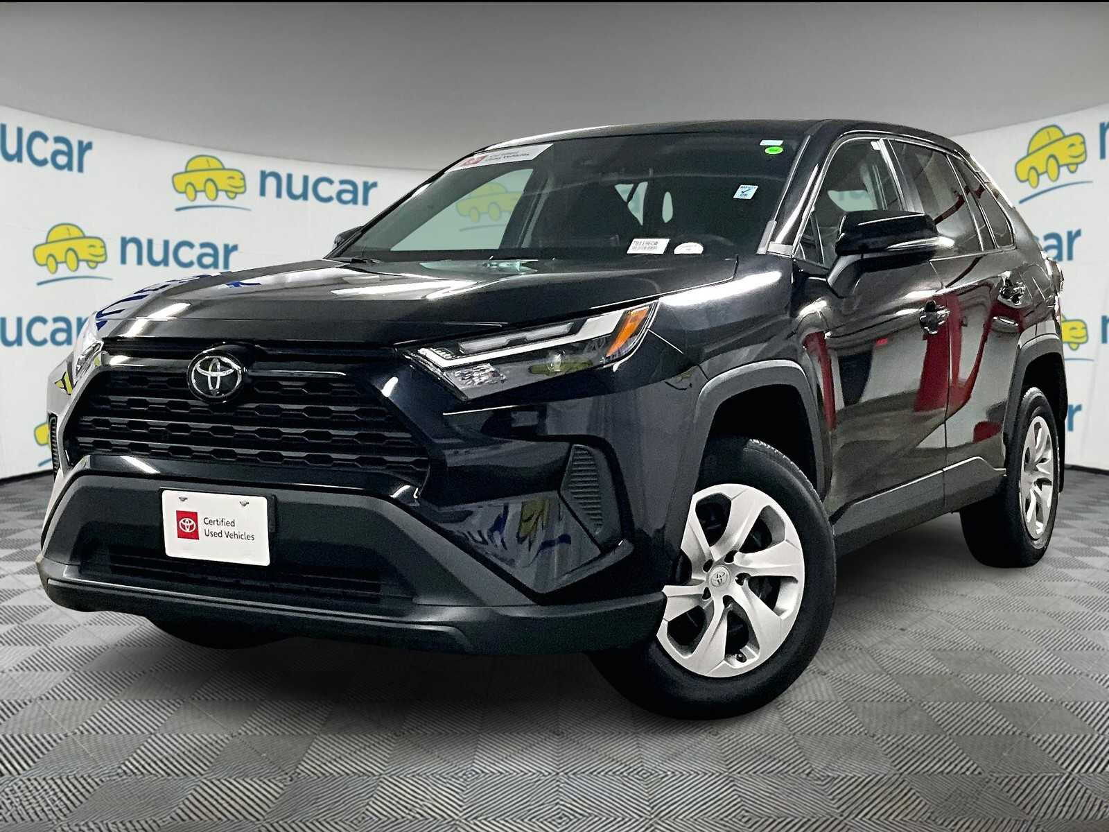2023 Toyota RAV4 LE photo 3