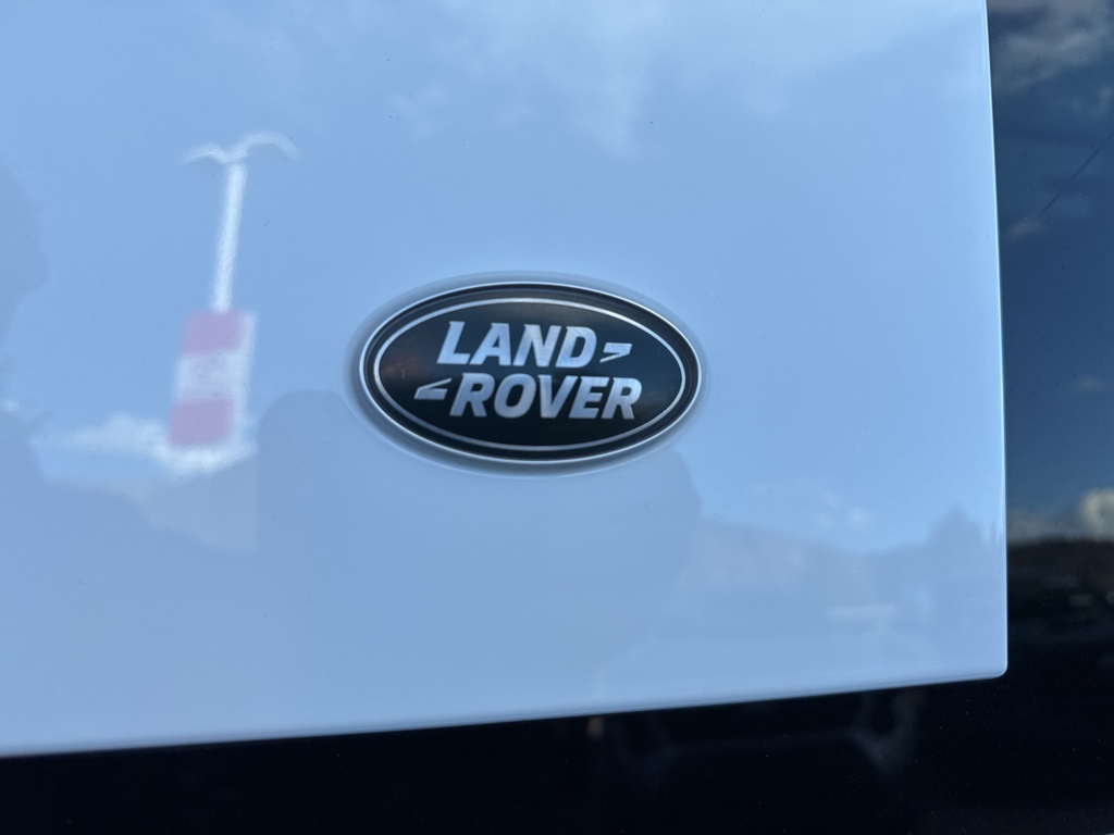 2022 Land Rover Defender 110 X-Dynamic HSE photo 19