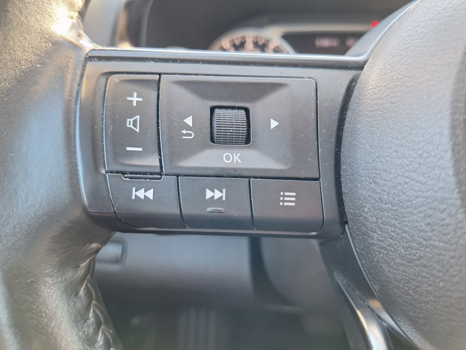 2024 Nissan Pathfinder SV photo 13