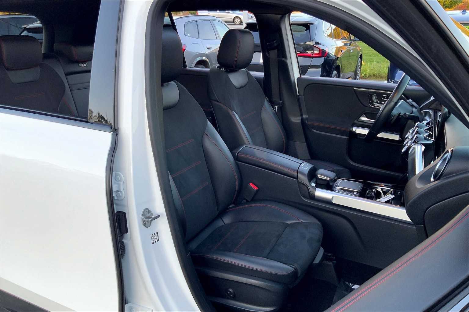 2021 Mercedes Benz GLB 250 4MATIC photo 5