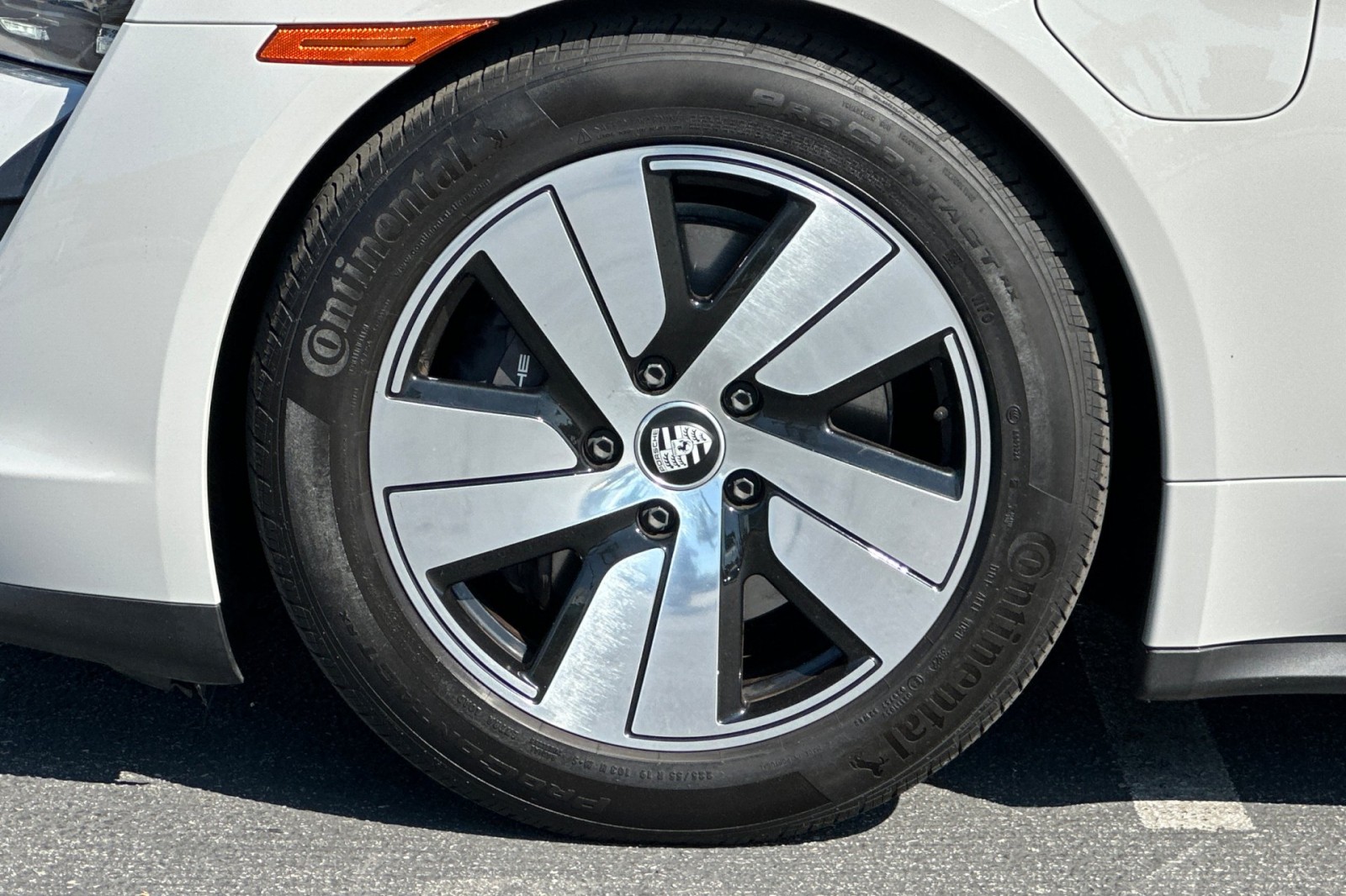 2023 Porsche Taycan photo 33