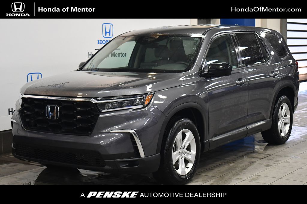 2023 Honda Pilot LX's photo