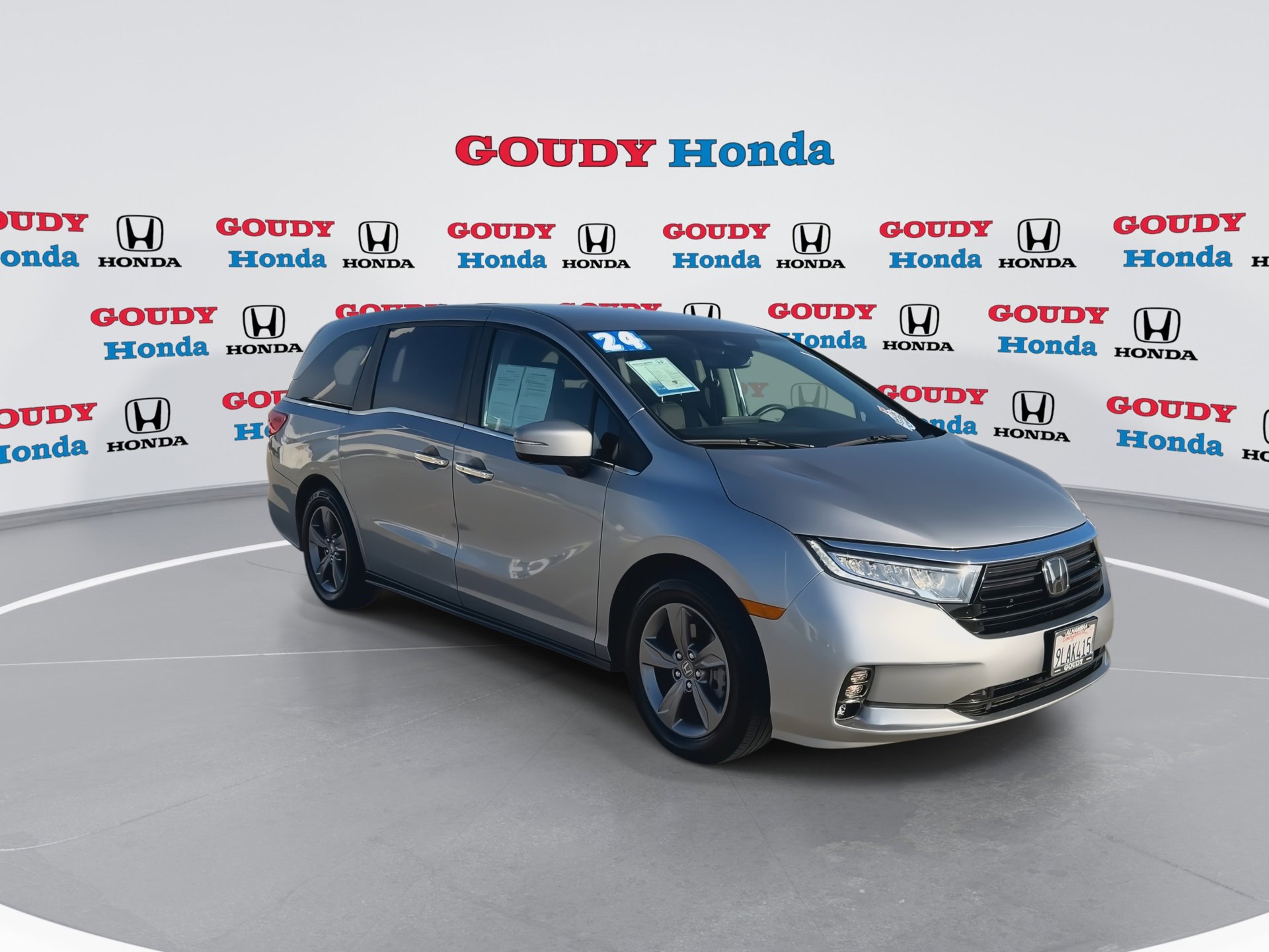 2024 Honda Odyssey EX photo 2