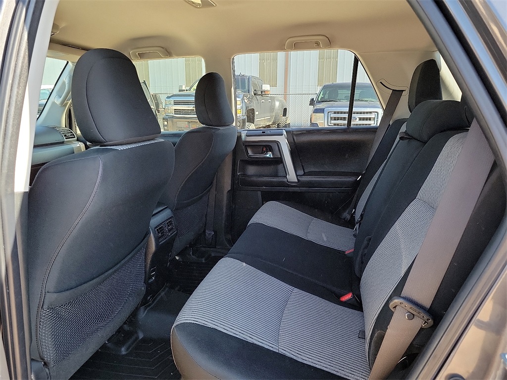 2017 Toyota 4Runner SR5 photo 16