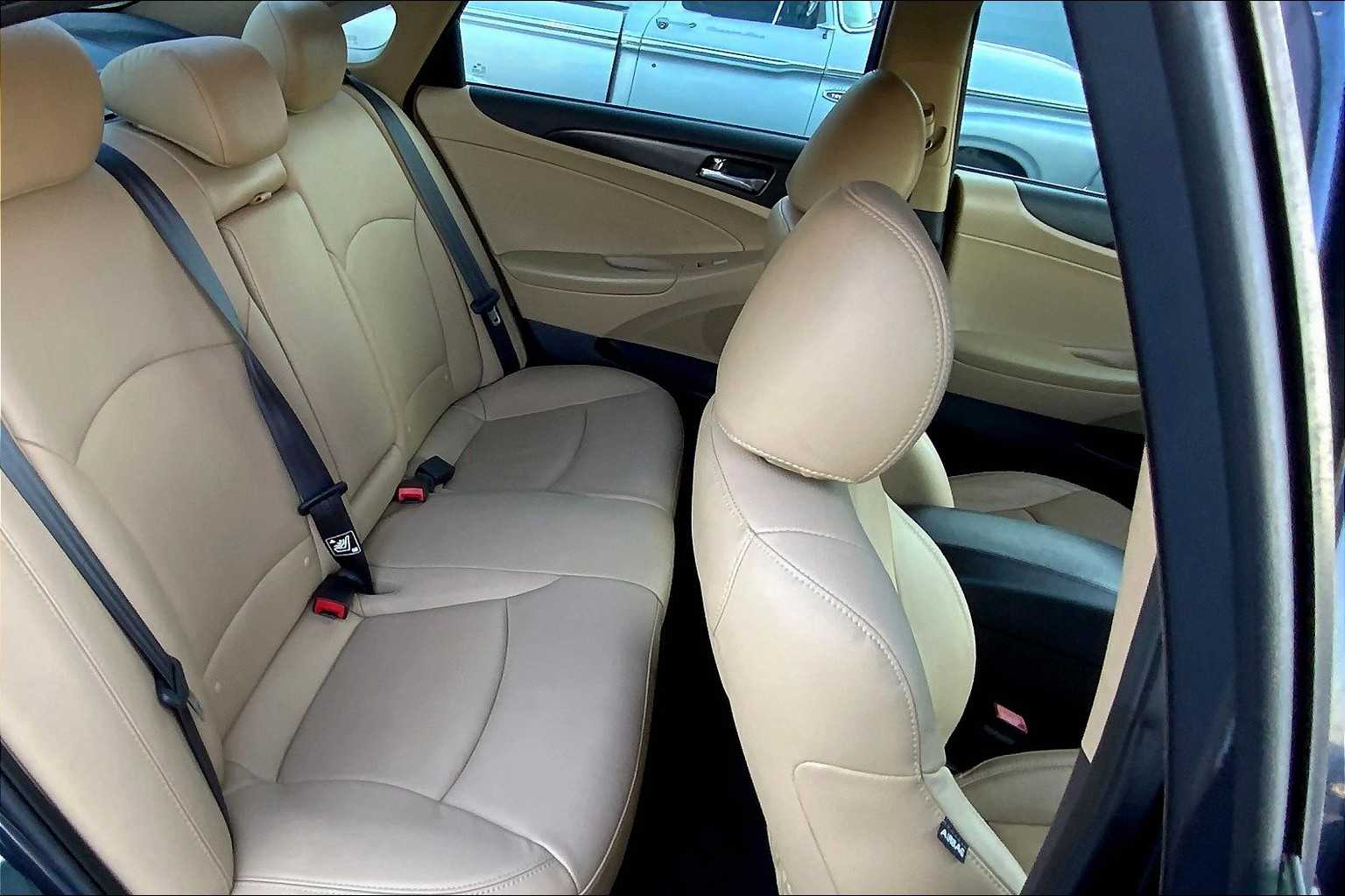 2011 Hyundai Sonata photo 19