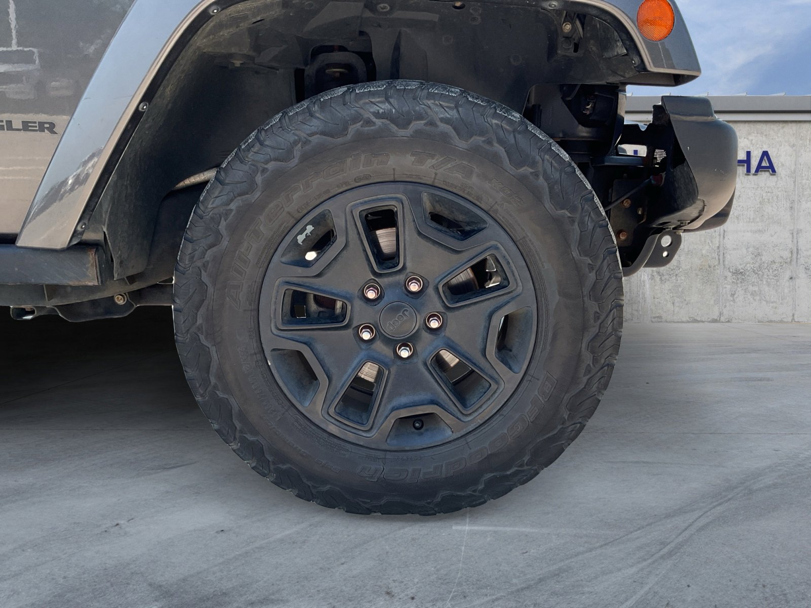 2016 Jeep Wrangler Unlimited Sahara photo 6