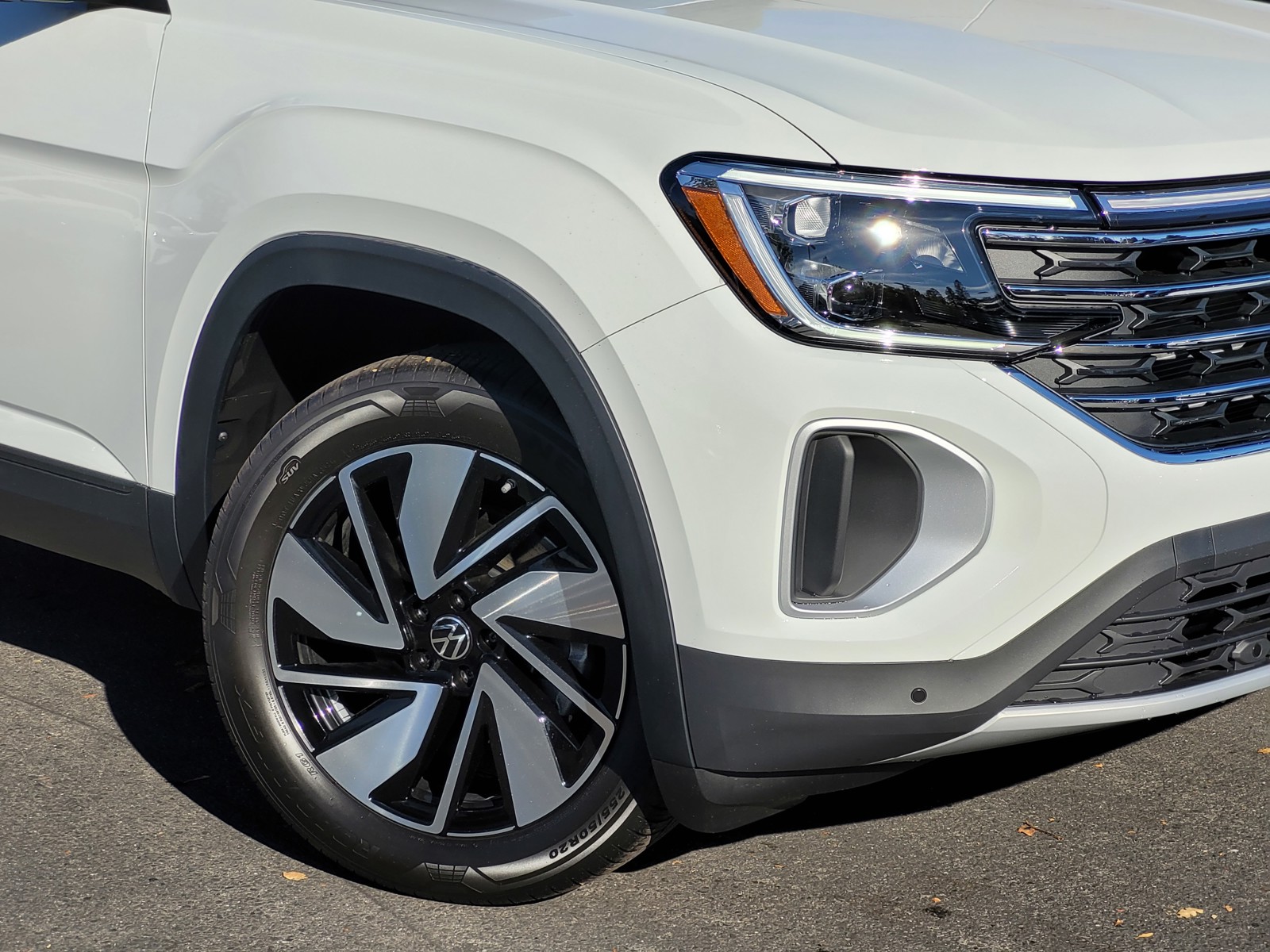 2024 Volkswagen Atlas SE Technology photo 3