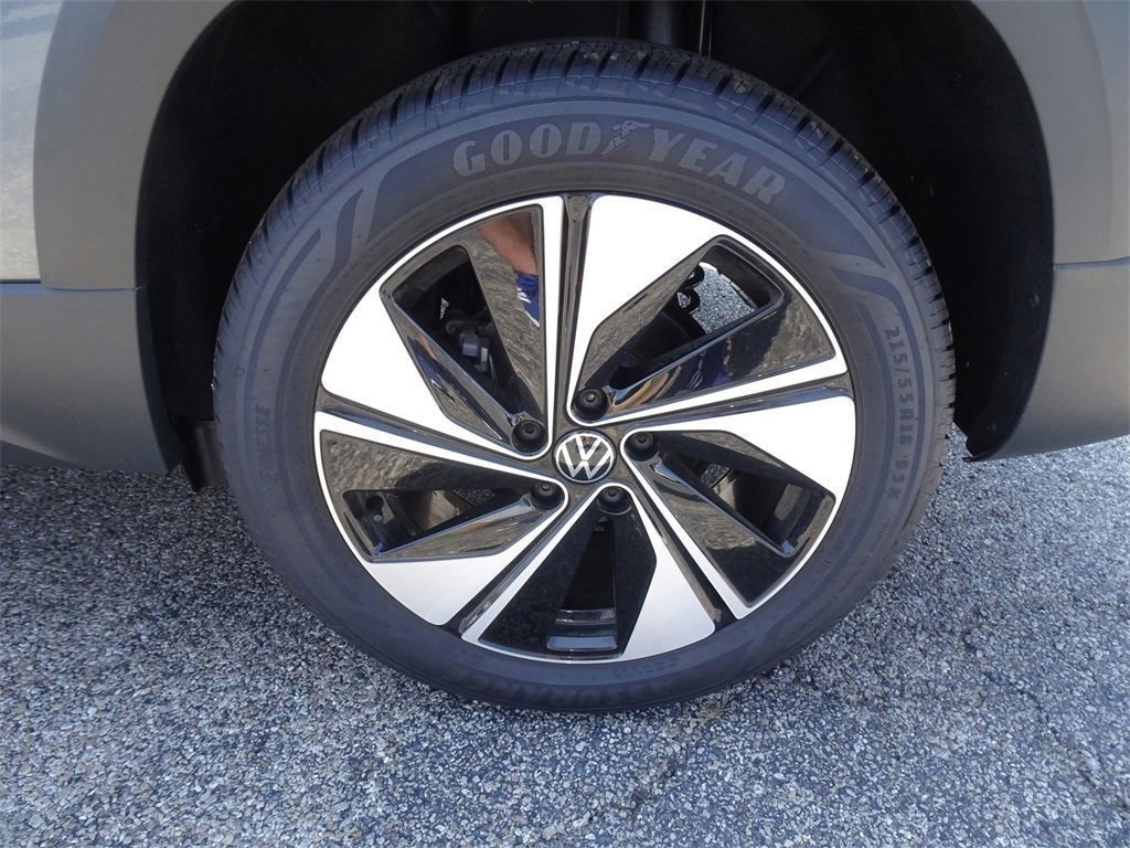 2024 Volkswagen Taos SE photo 14