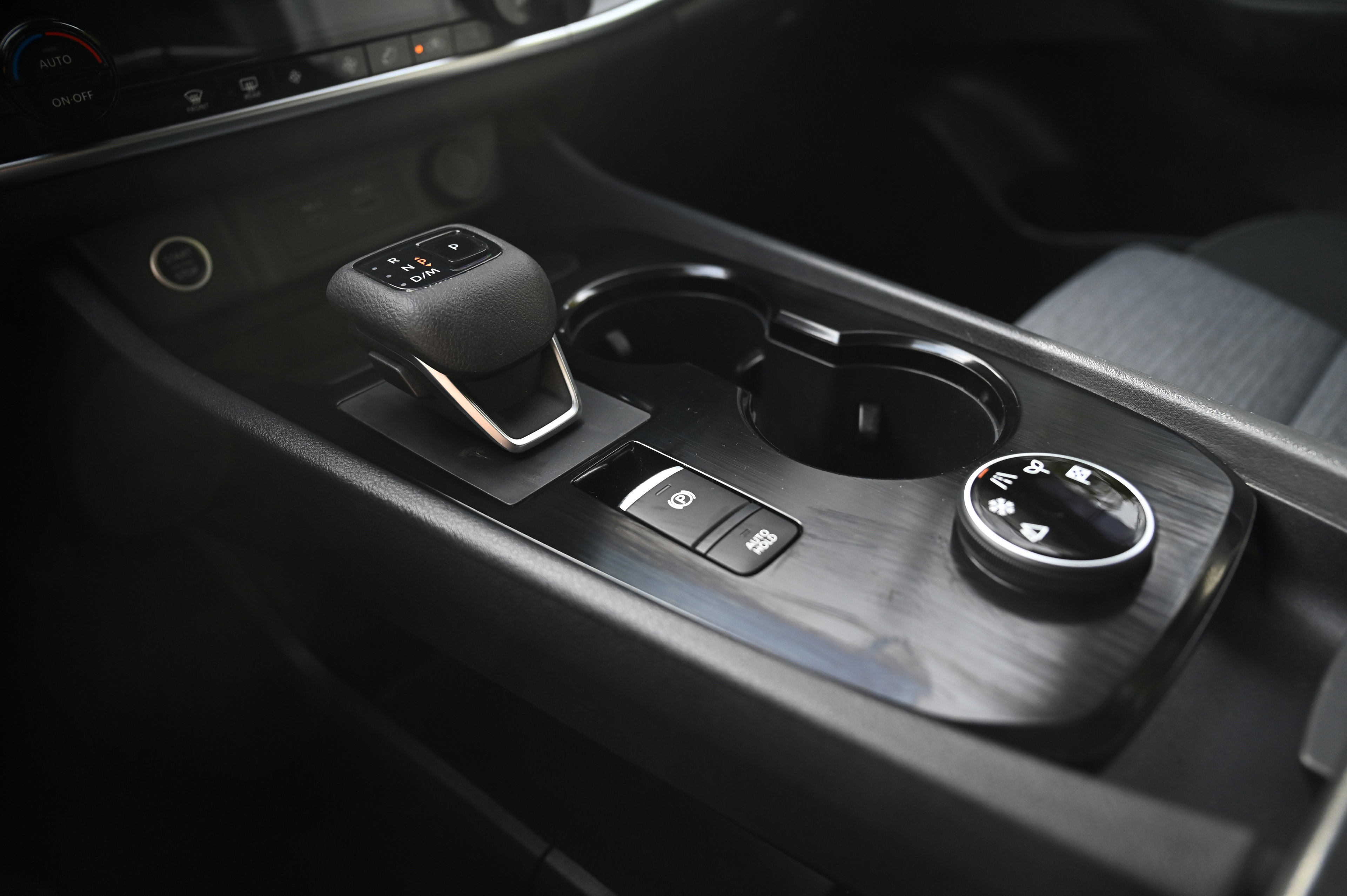 2023 Nissan Rogue SV photo 13