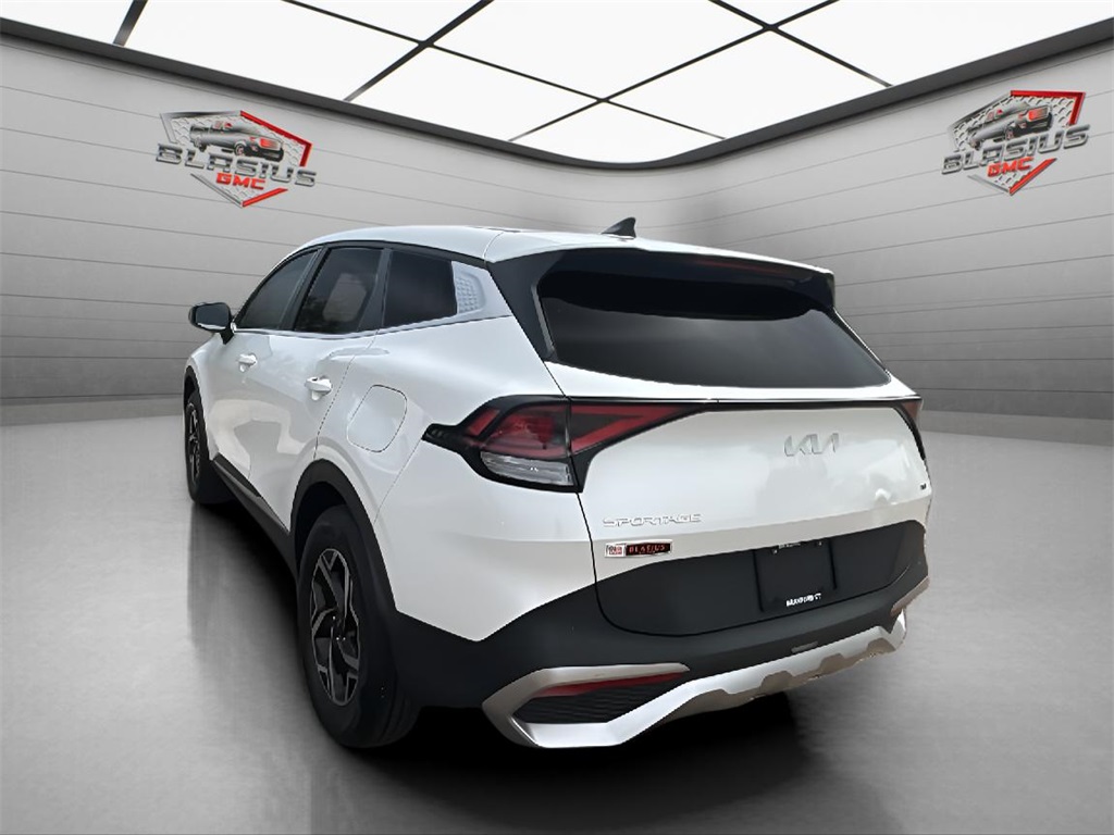 2023 Kia Sportage LX photo 3
