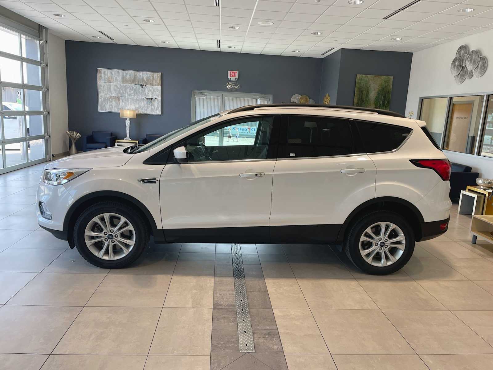 2019 Ford Escape SEL photo 6