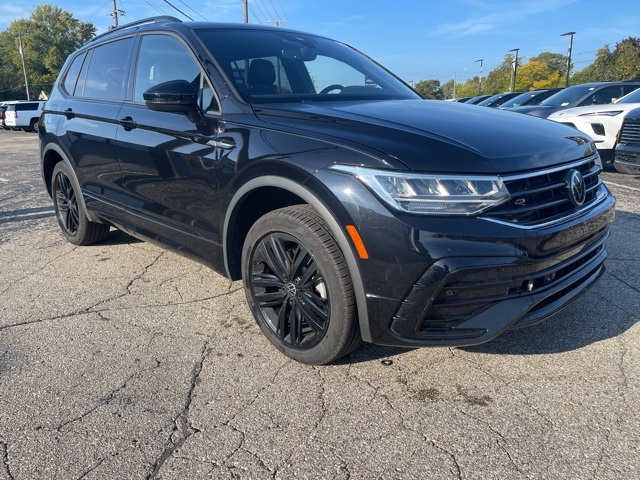 2022 Volkswagen Tiguan SE R-Line Black photo 3
