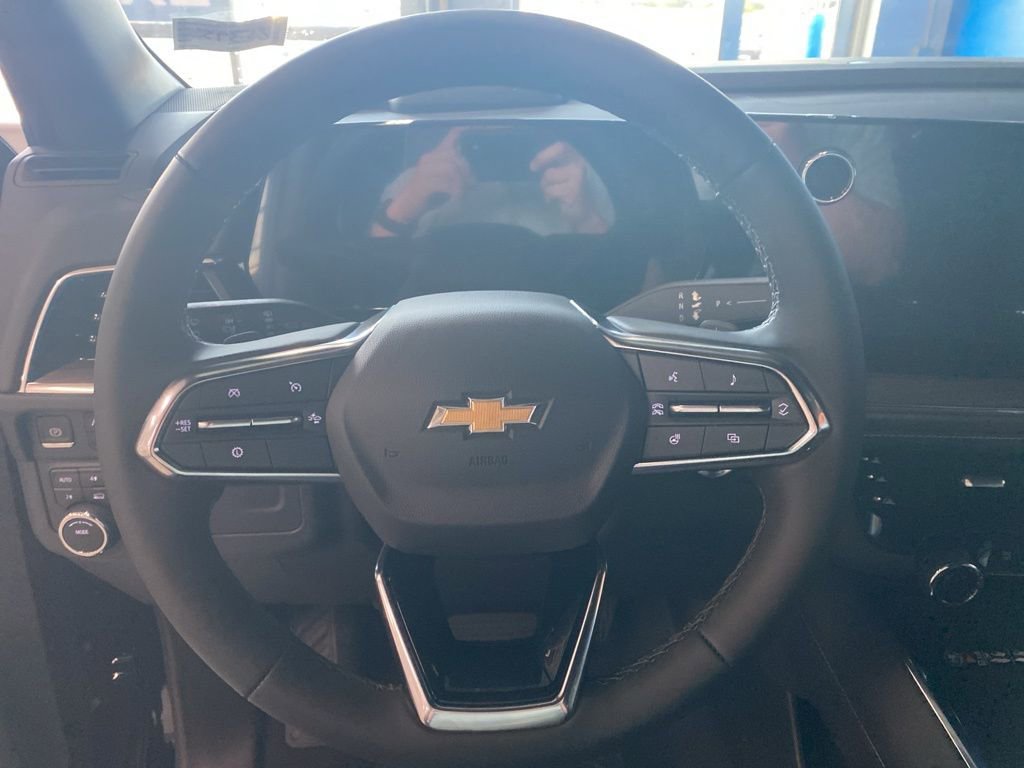 2025 Chevrolet Suburban Premier photo 2