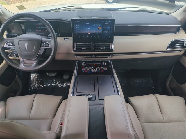 2023 Lincoln Navigator Standard photo 15