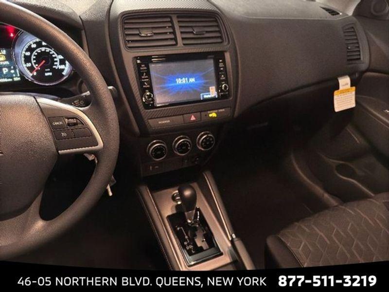 2025 Mitsubishi Outlander Sport ES photo 18