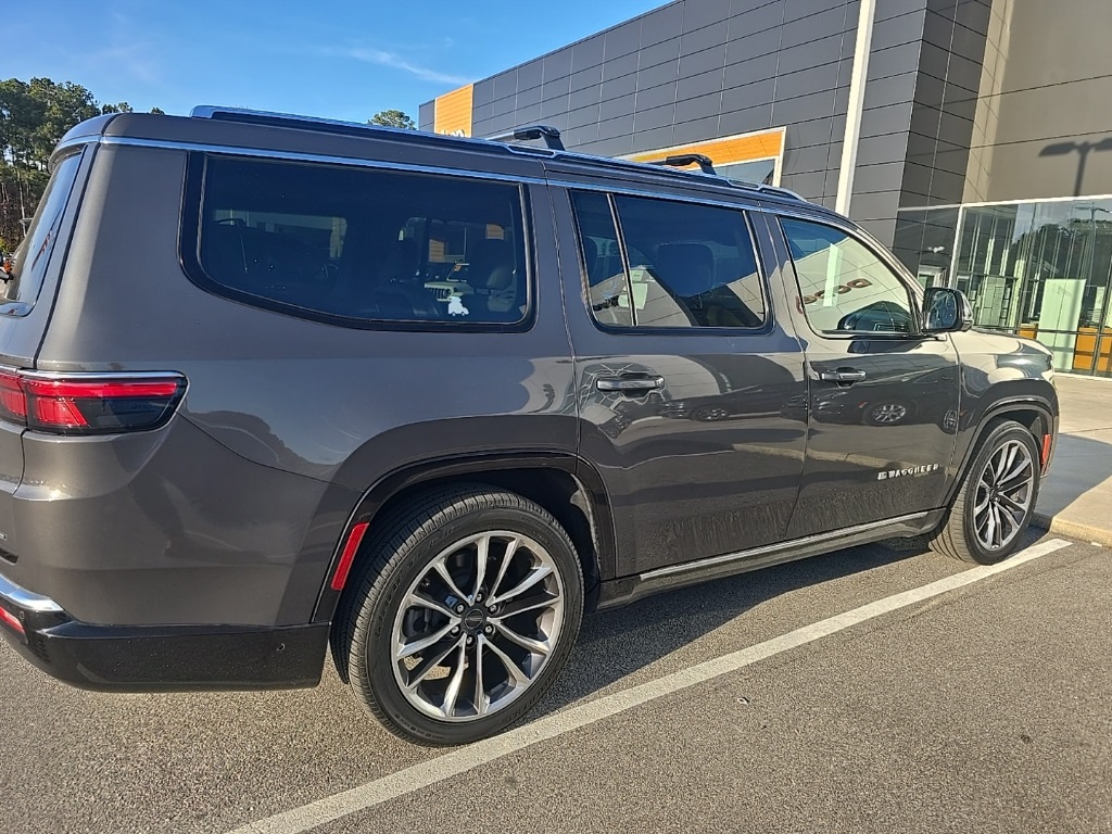 2022 Jeep Wagoneer Series III photo 2