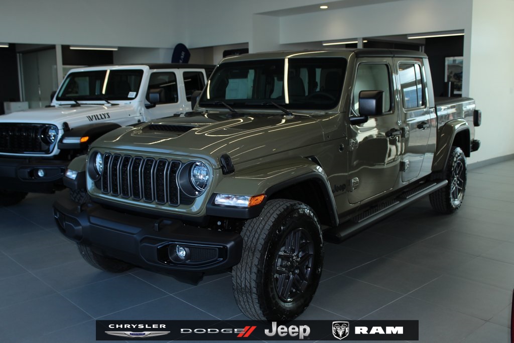 2025 Jeep Gladiator Sport S's photo