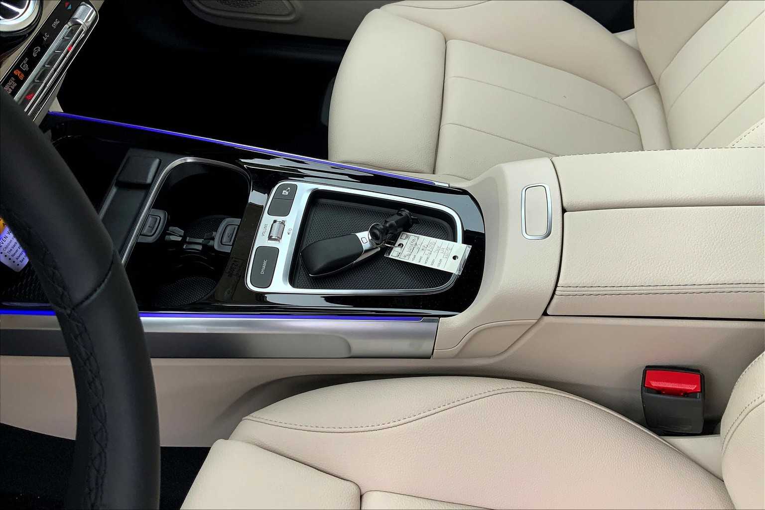 2025 Mercedes Benz GLB 250 photo 10
