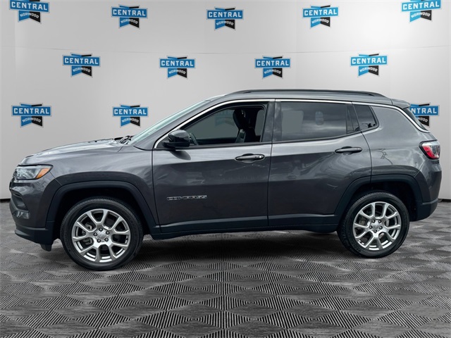 2022 Jeep Compass Latitude Lux photo 2