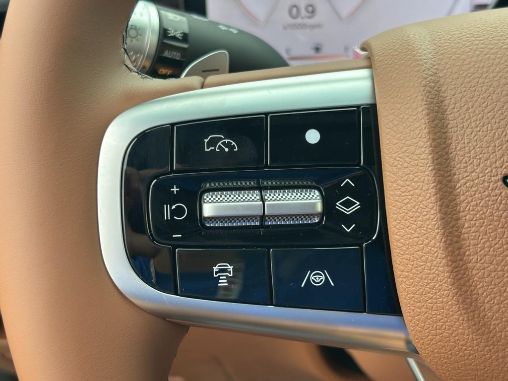 2026 Genesis GV70 2.5T Advanced photo 12