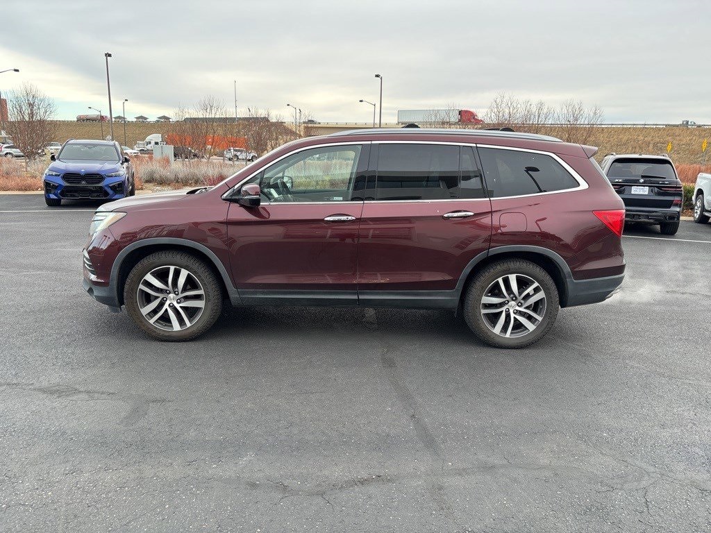 2018 Honda Pilot Touring photo 2