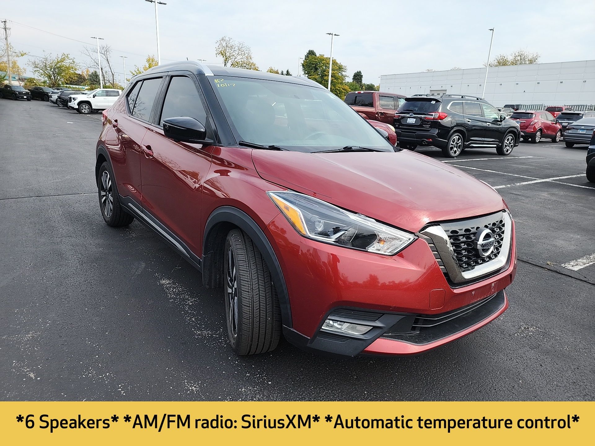 2019 Nissan Kicks SR photo 2