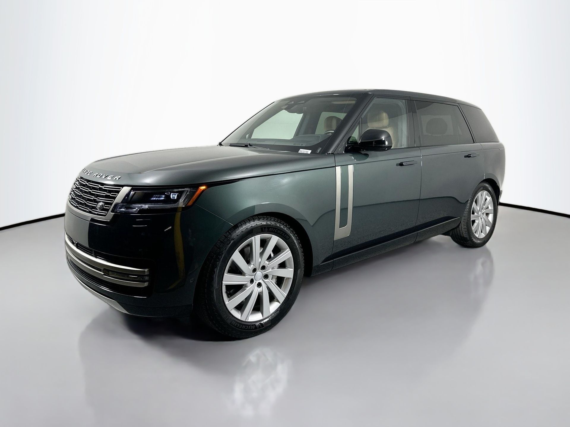 2024 Land Rover Range Rover SE's photo