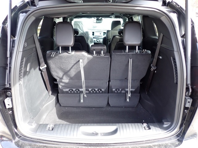2026 Chrysler Pacifica photo 4