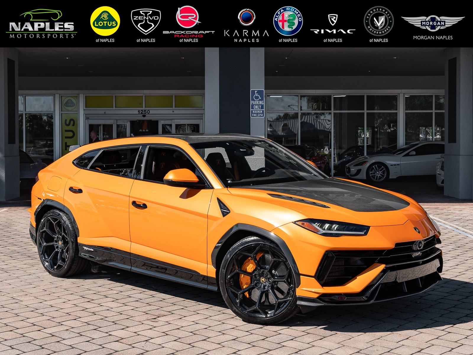 2023 Lamborghini Urus Performante's photo