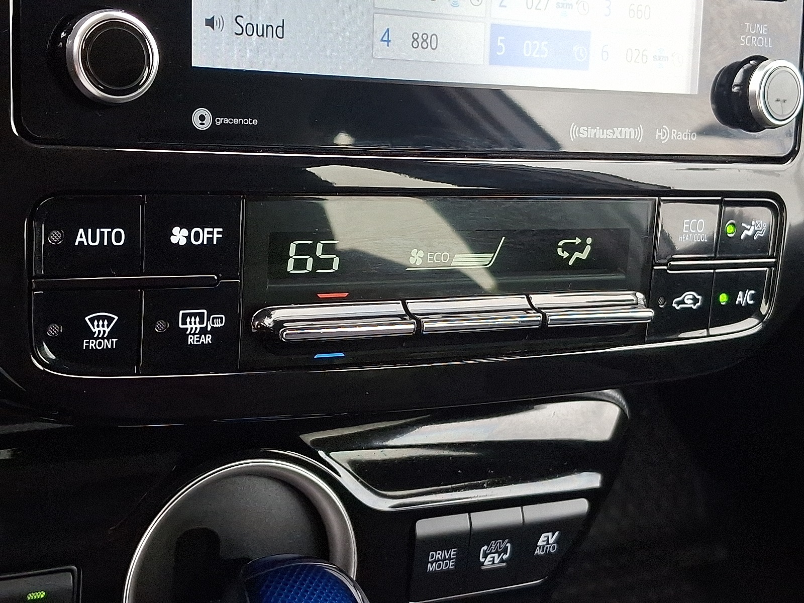 2022 Toyota Prius Prime LE photo 15
