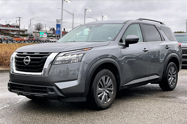 2025 Nissan Pathfinder SV's photo