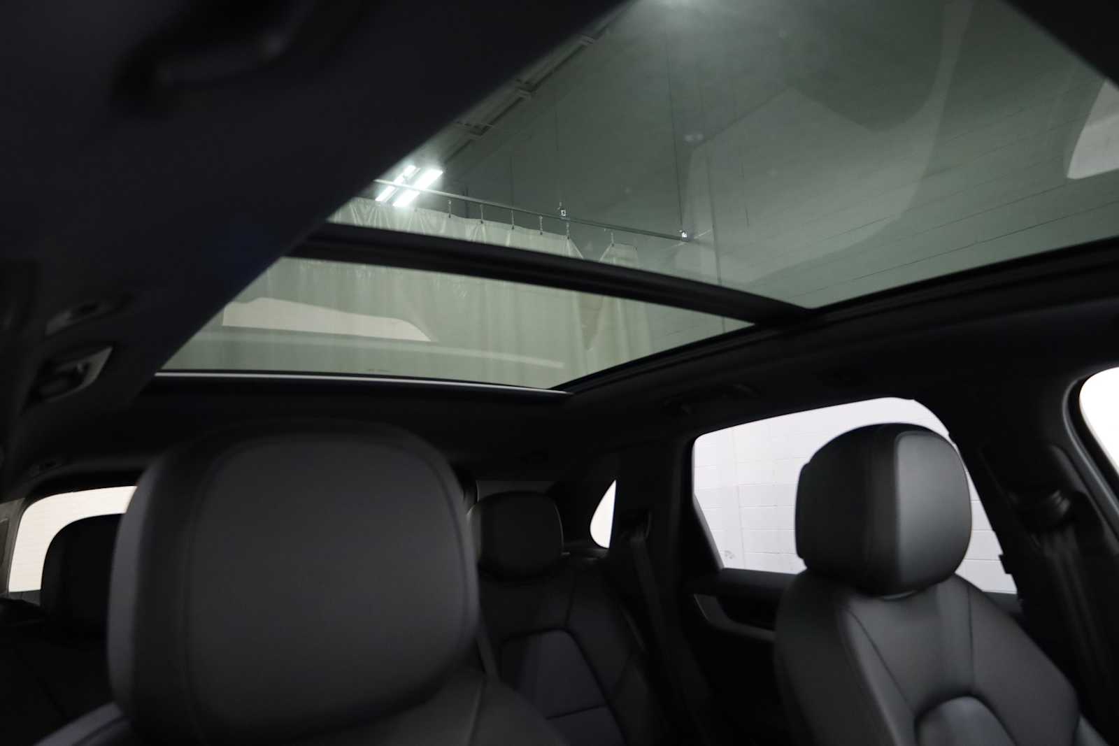 2024 Porsche Cayenne photo 18