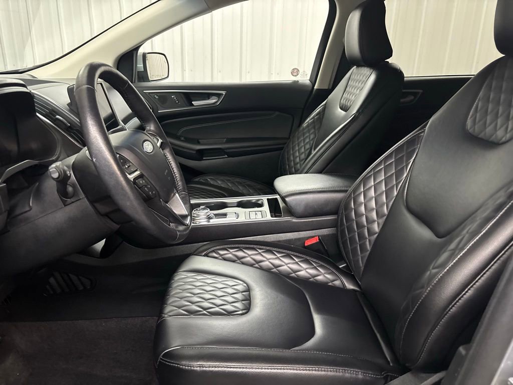 2024 Ford Edge Titanium photo 5