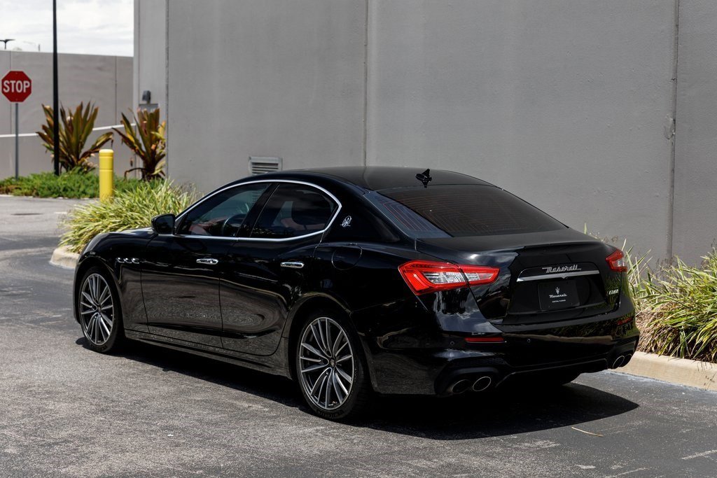 2020 Maserati Ghibli photo 3