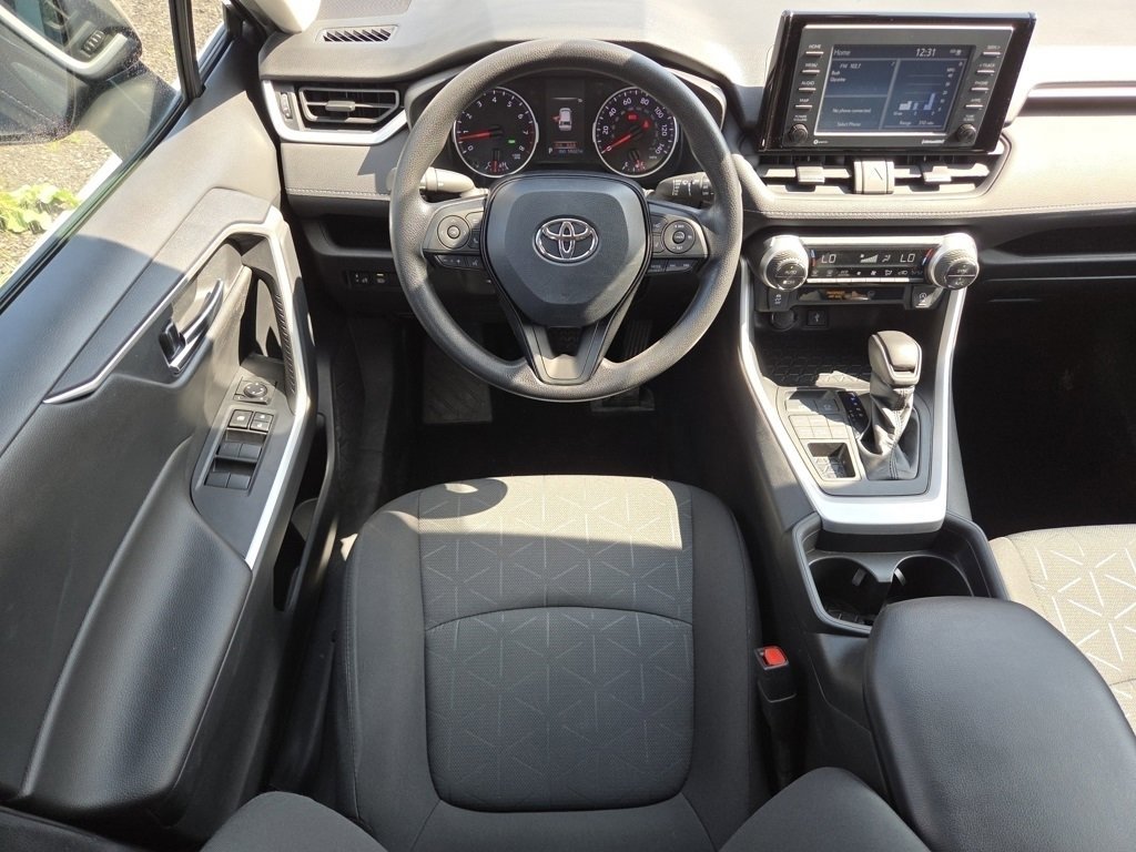 2021 Toyota RAV4 XLE photo 3