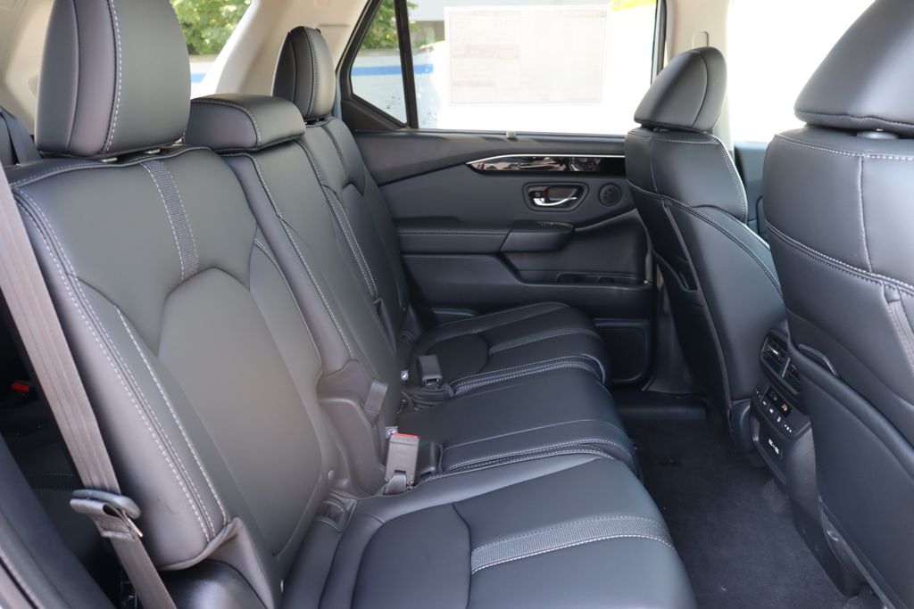 2025 Honda Pilot Touring photo 16