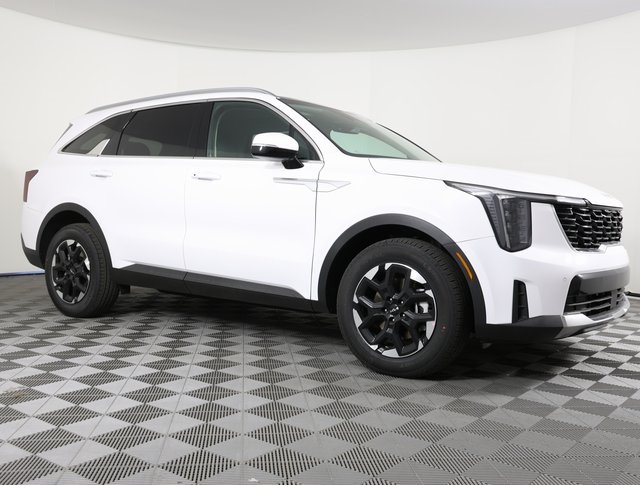 2025 Kia Sorento S photo 3