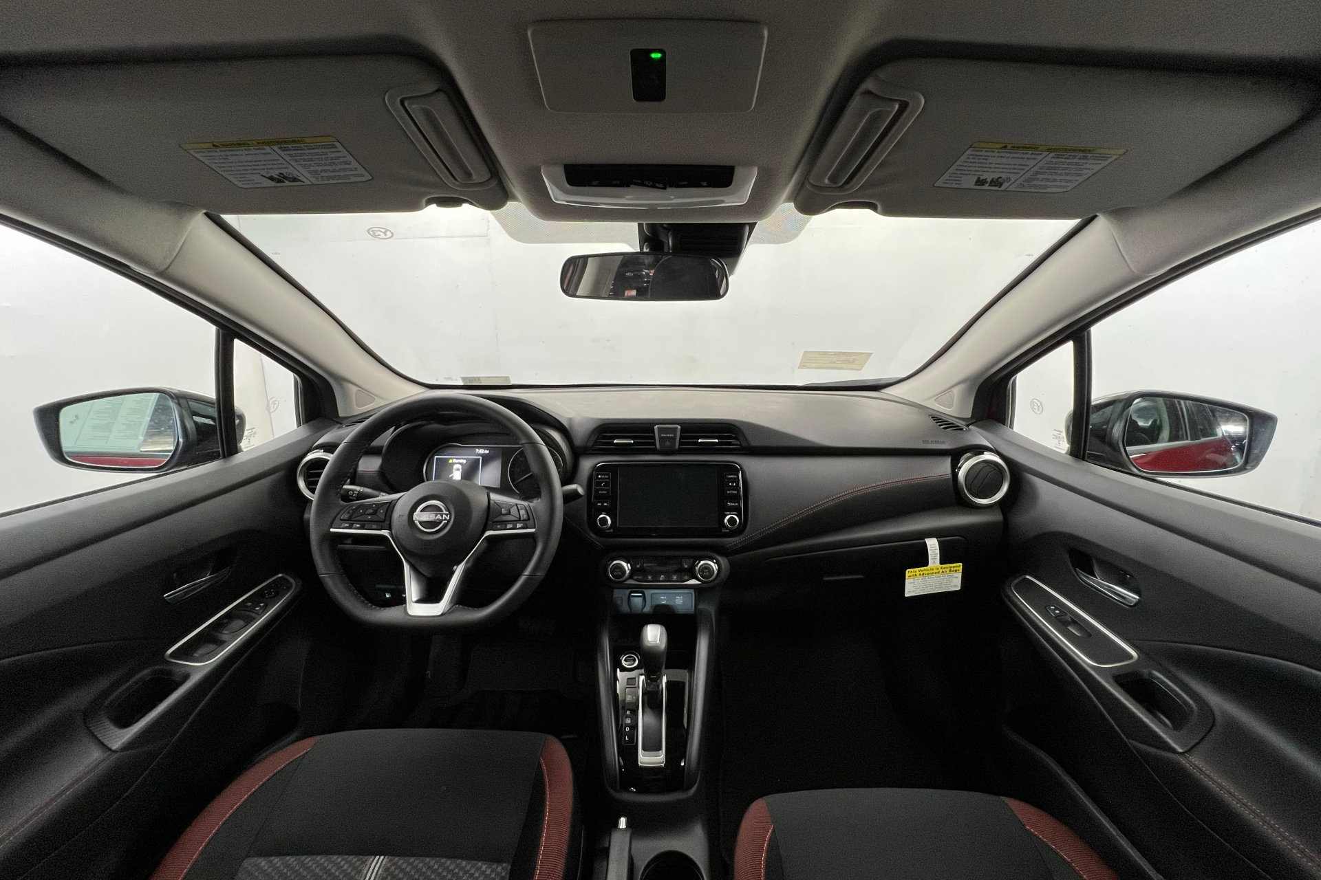 2025 Nissan Versa SR photo 9