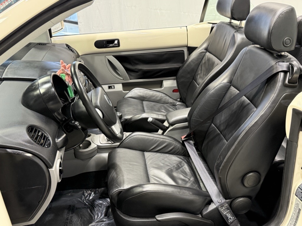 2005 Volkswagen Beetle Convertible GLS photo 26