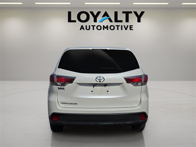 2016 Toyota Highlander LE photo 4