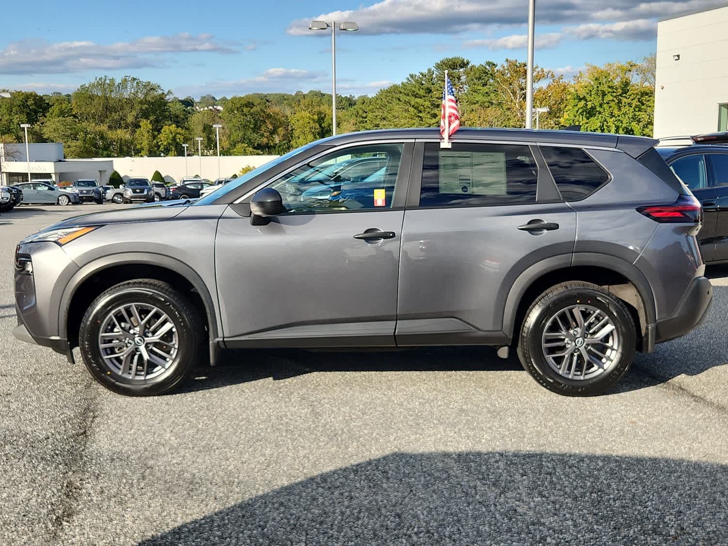 2023 Nissan Rogue S AWD photo 2