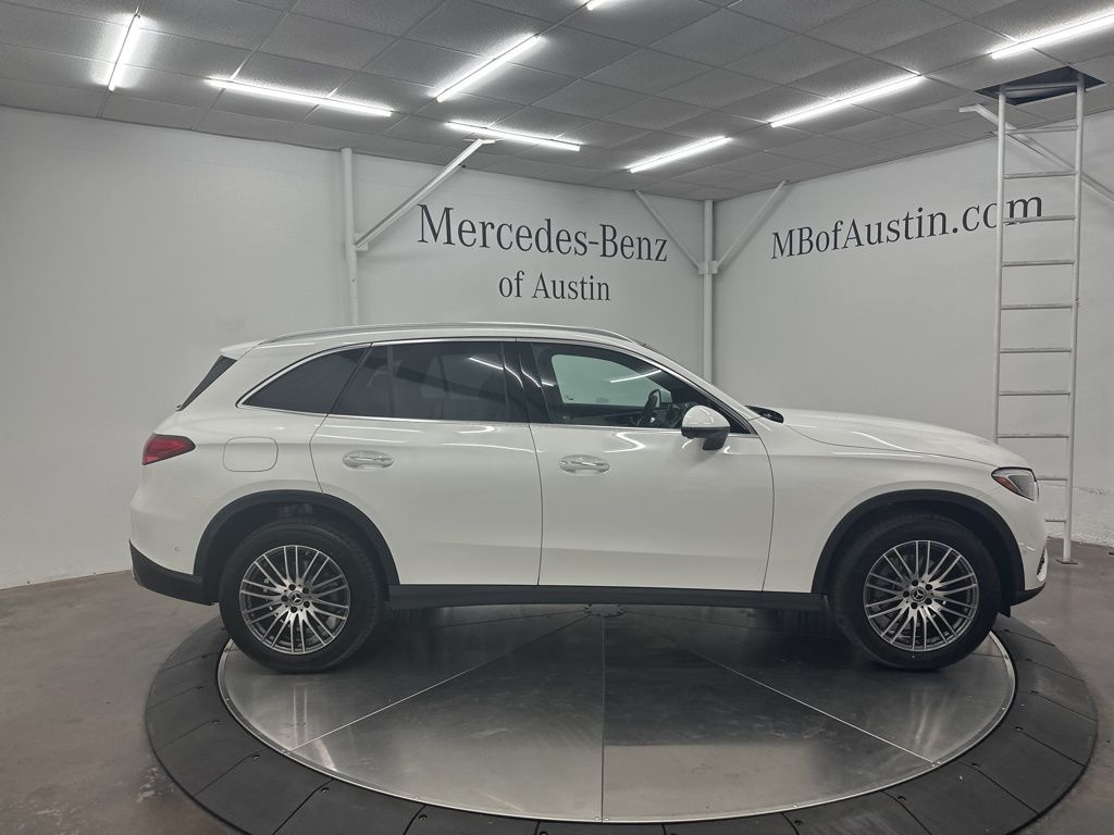 2026 Mercedes Benz GLC 300 photo 5