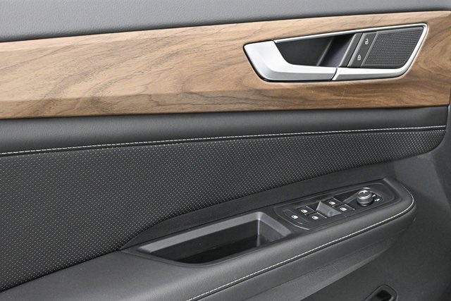 2025 Volkswagen Atlas SE Technology photo 2